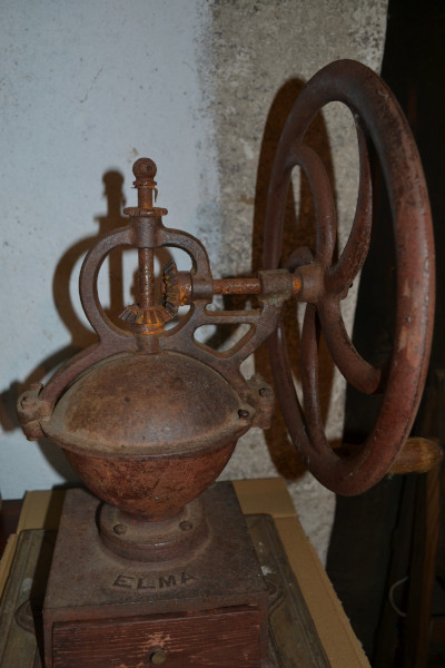 ancien moulin à café en fonte Elma